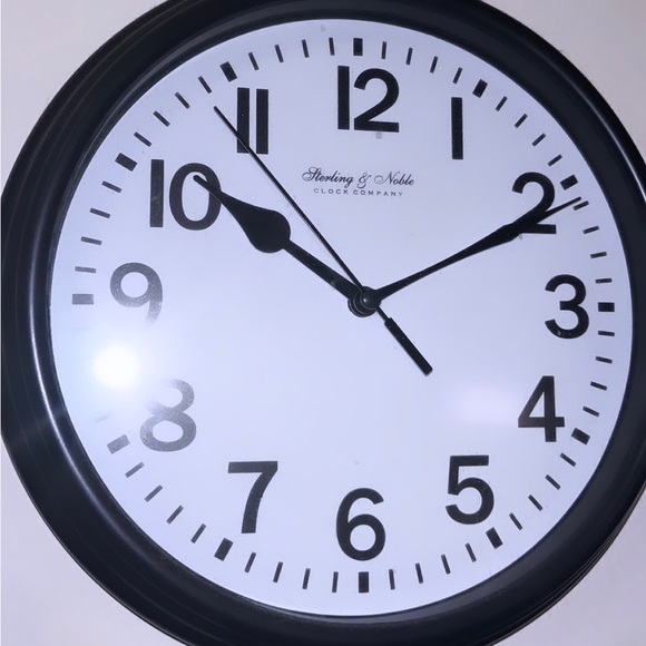 Clock ⏰ - Picture 1 of 1